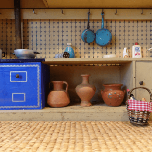 « Bonjour! »  Une journée (presque) parfaite.                           Théâtre d’objets, dès 8 mois
